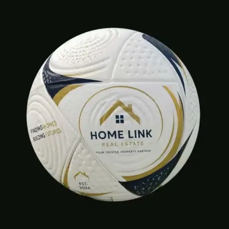Fußball mit eigenem Design — Immobilienmakler